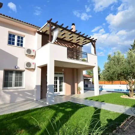 Troskot - With Pool Villa