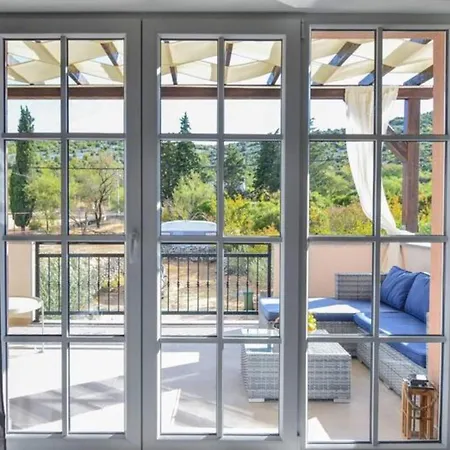 Troskot - With Pool Villa