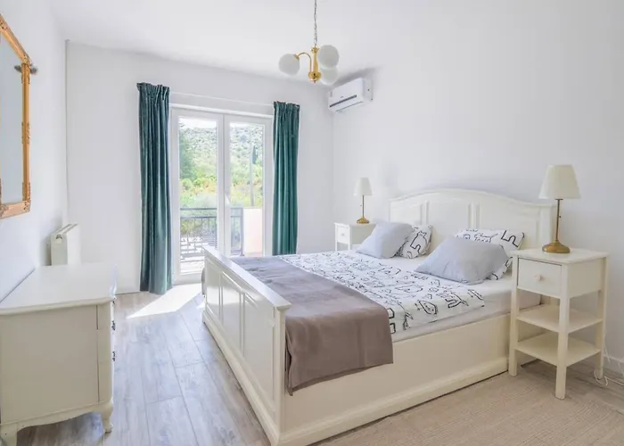 Troskot - With Pool וילה פירובאץ