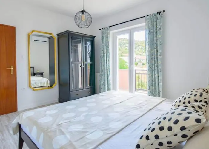 Villa Troskot - With Pool