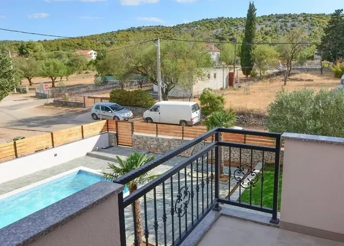 Villa Troskot - With Pool Pirovac